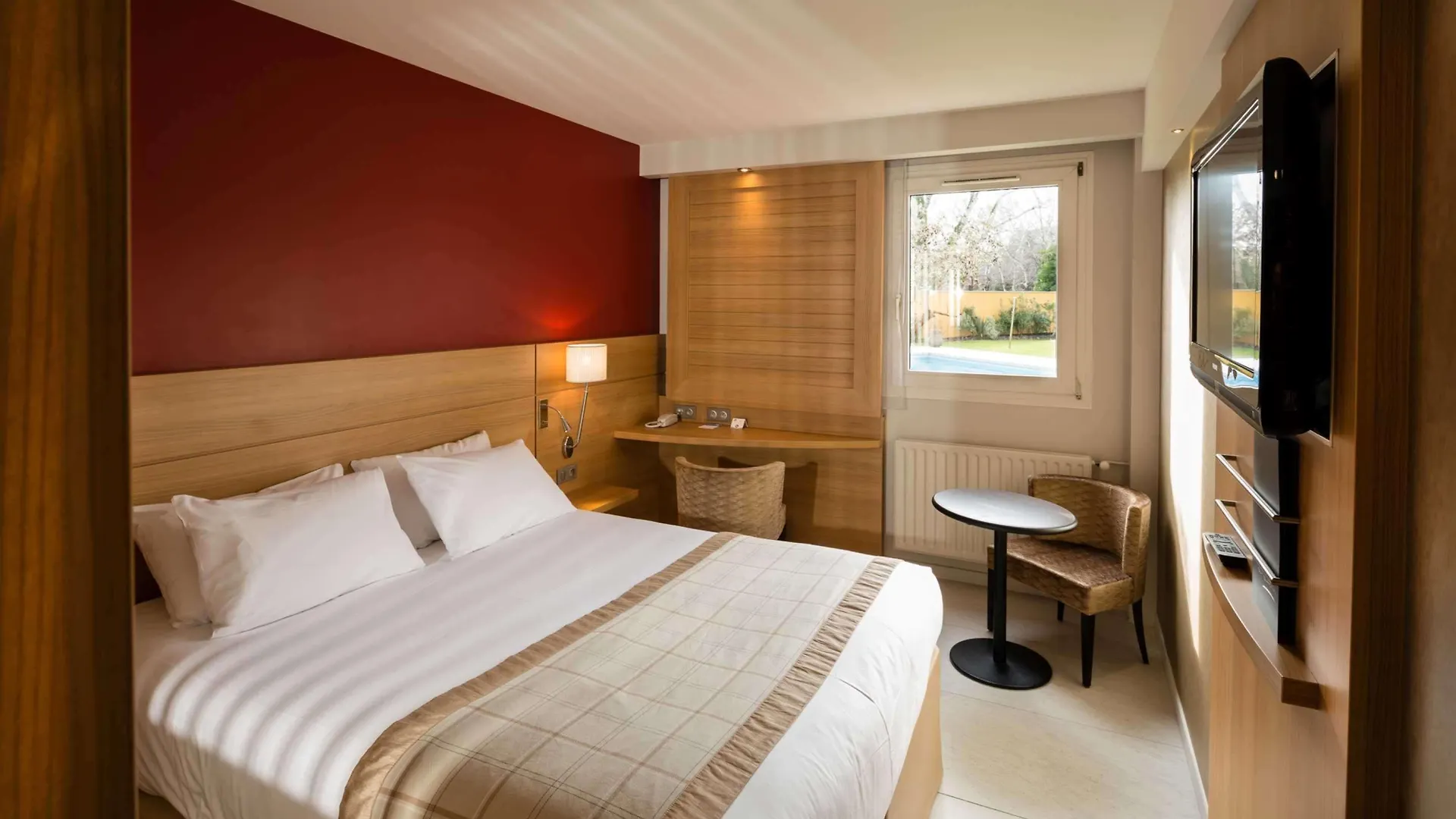 Best Western Plus Le Lavarin Avignon 4*,  France