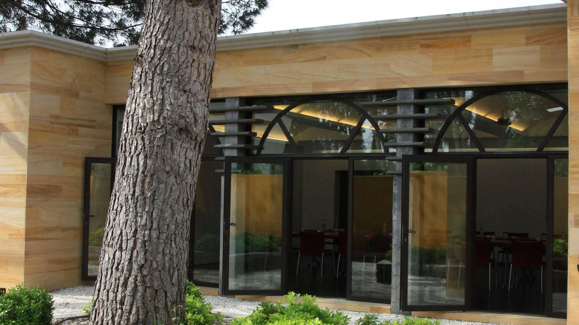 Best Western Plus Le Lavarin Avignon France