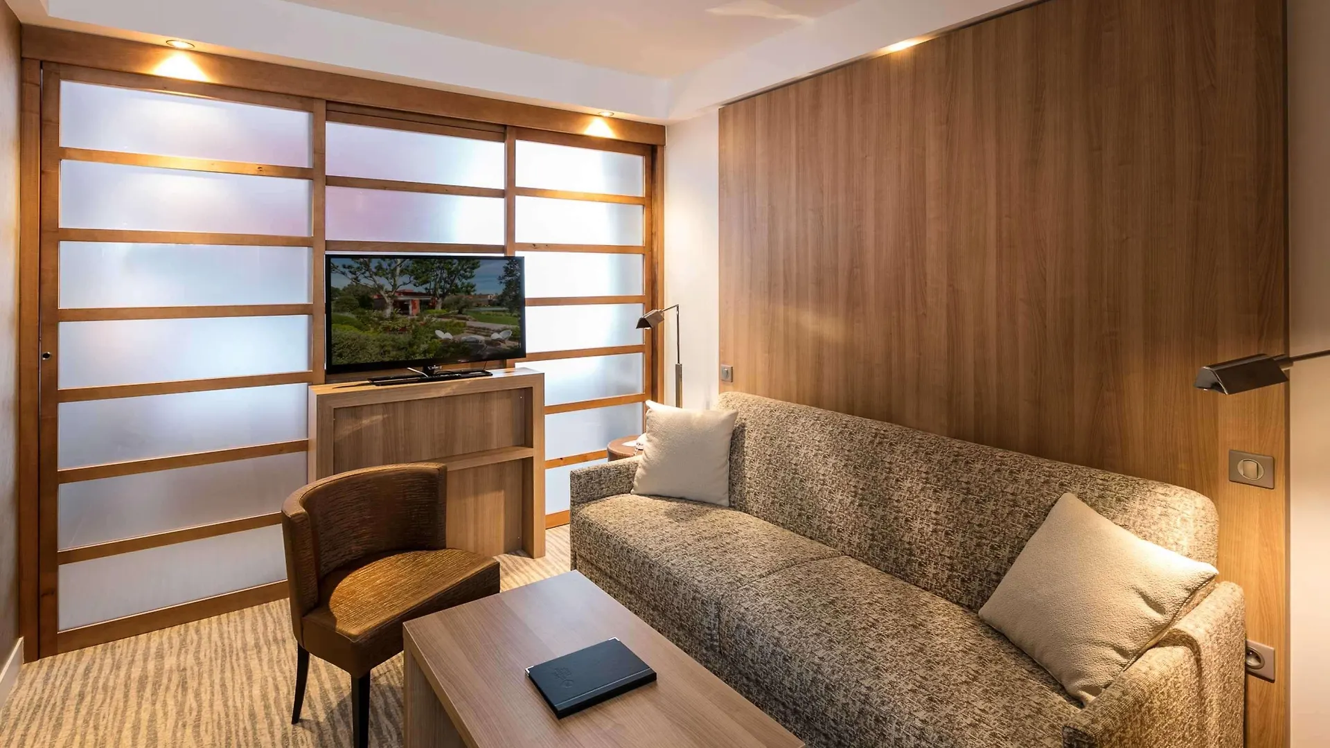 Best Western Plus Le Lavarin Avignon Hotel
