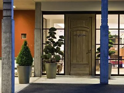 Best Western Plus Le Lavarin Avignon Hotel